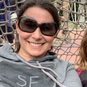 Meet your Posher, Elizabeth